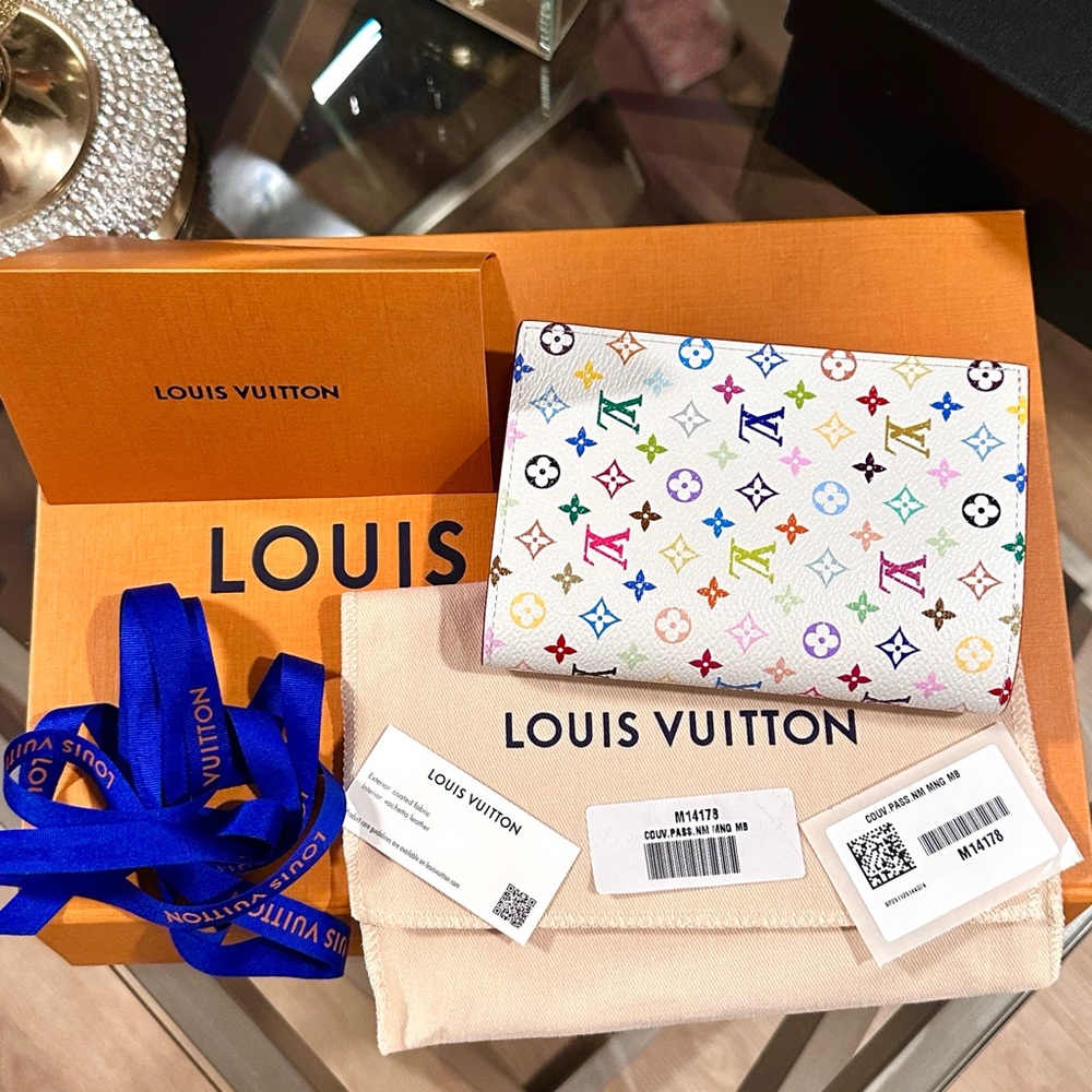 🆕🥰💗Louis Vuitton X Takashi Murakami Passport Cover AUTHENTIC